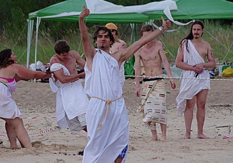 Dionīss sastāv no 3 komandu sacensībām