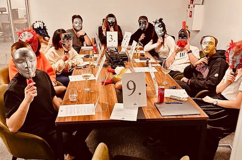 Mafijas spēle Rīgas ofisā